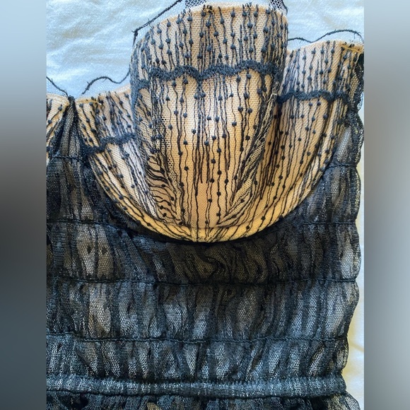 Victoria's Secret Black & Nude Dot Lace Ruched
Longline Bra - Picture 3 of 7